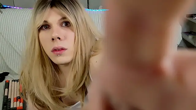 Snapshot of SnezanaLive chatting on 1, 3, 2026 SnezanaLive online show from 1, 3, 2026