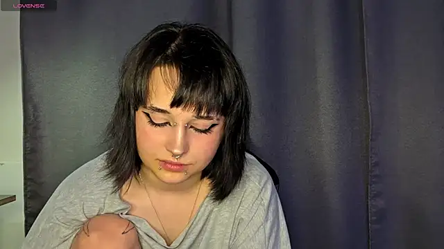 Snapshot of PureSofia chatting on 8, 4, 2026 PureSofia online show from 8, 4, 2026