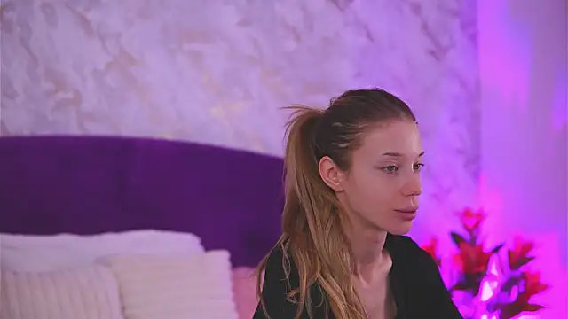 Snapshot of EllinaNuria chatting on 18, 2, 2026 EllinaNuria online show from 18, 2, 2026