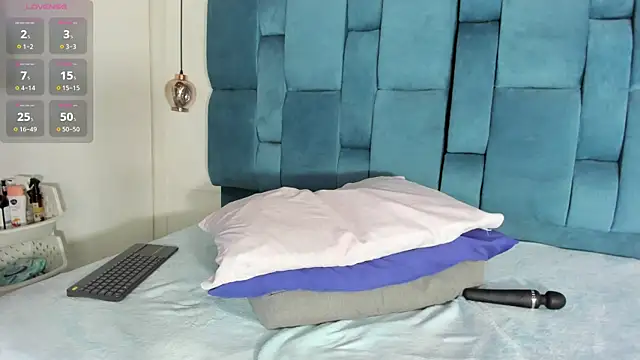 venezolana  caro online show from 8, 7, 2026