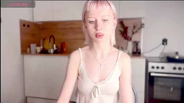 Snapshot of MikaPink chatting on 1, 3, 2026 MikaPink online show from 1, 3, 2026