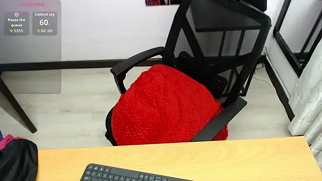 FRANCESCA LOVE  online show from 12, 4, 2026