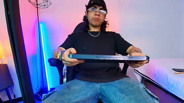 Axell Kussh online show from 25, 3, 2026