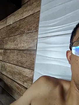 Snapshot of MOREN044 chatting on 17, 3, 2026 MOREN044 online show from 17, 3, 2026