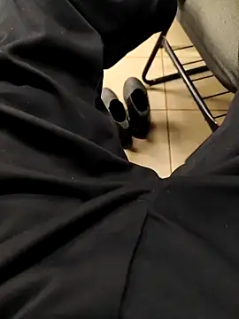 Snapshot of MOREN044 chatting on 21, 3, 2026 MOREN044 online show from 21, 3, 2026