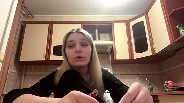 Snapshot of MiaBerlateen chatting on 23, 2, 2026 MiaBerlateen online show from 23, 2, 2026