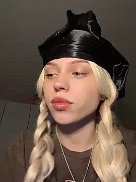  luna fox  online show from 17, 3, 2026