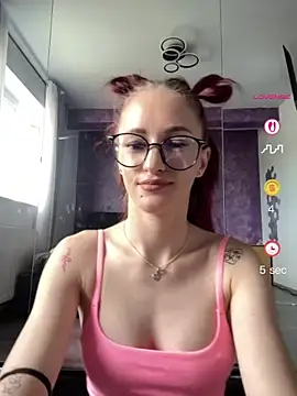 Snapshot of Roxyfoxyyy chatting on 21, 5, 2026 Roxyfoxyyy online show from 21, 5, 2026