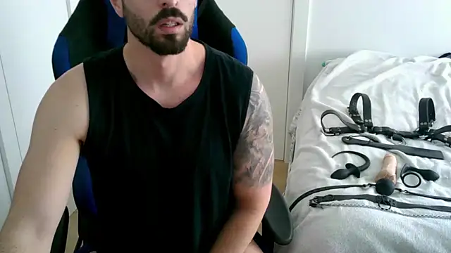 Snapshot of Sub-Titan chatting on 12, 5, 2026 Sub-Titan online show from 12, 5, 2026