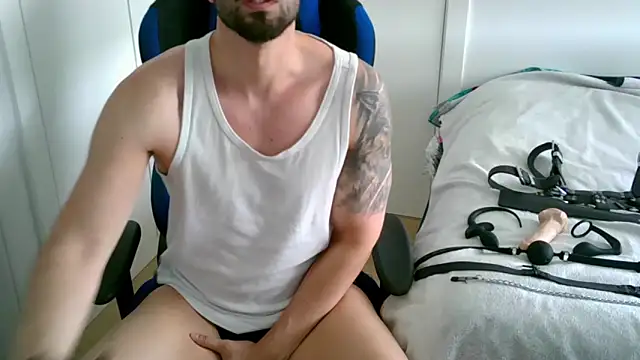 Snapshot of Sub-Titan chatting on 2, 6, 2026 Sub-Titan online show from 2, 6, 2026