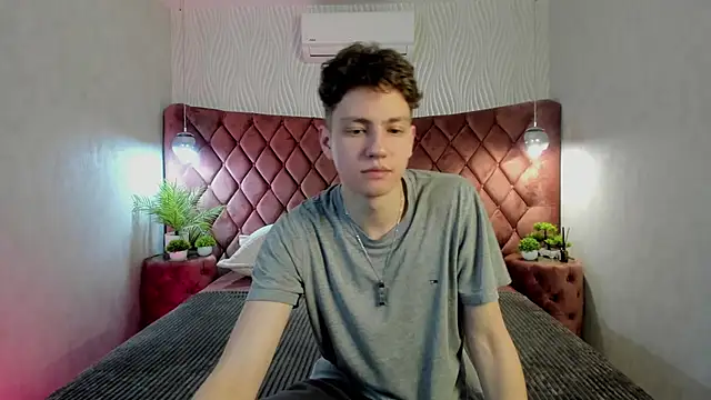 Snapshot of StefanBev chatting on 4, 3, 2026 StefanBev online show from 4, 3, 2026