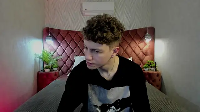 Snapshot of StefanBev chatting on 5, 3, 2026 StefanBev online show from 5, 3, 2026