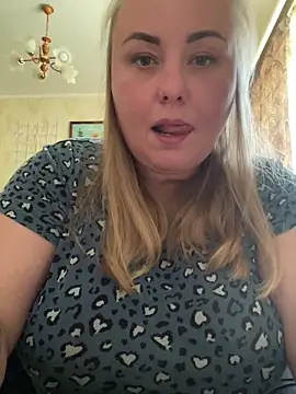 Snapshot of Mommy-girl-Lola chatting on 1, 6, 2026 Mommy-girl-Lola online show from 1, 6, 2026