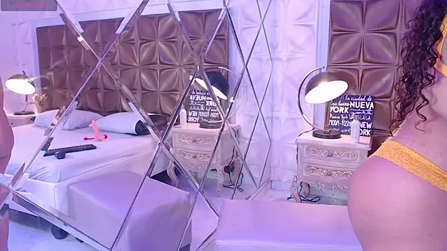 LunaJohns online show from 4, 4, 2026