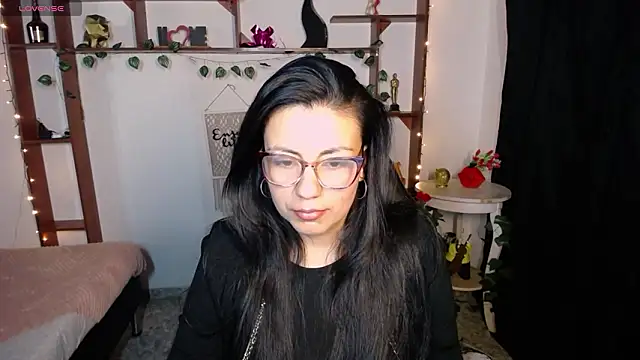 Snapshot of QueenRose94 chatting on 23, 2, 2026 QueenRose94 online show from 23, 2, 2026