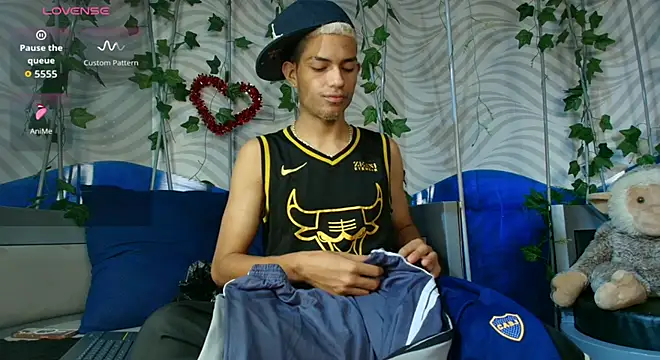 Snapshot of ItsZairen chatting on 25, 2, 2026 ItsZairen online show from 25, 2, 2026