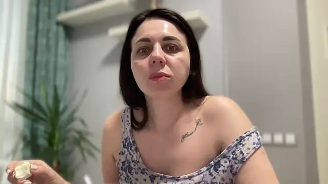 Darsy Rox online show from 6, 4, 2026