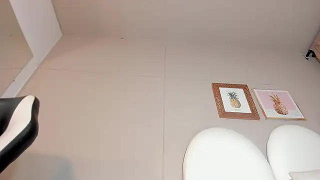 luna bradley  online show from 30, 3, 2026