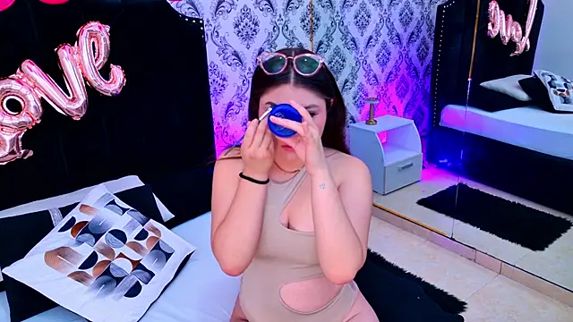 Snapshot of Mia_Reize chatting on 19, 2, 2026 Mia Reize online show from 19, 2, 2026