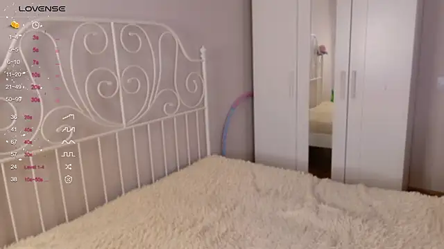 lilMelaniloveis online show from 4, 3, 2026