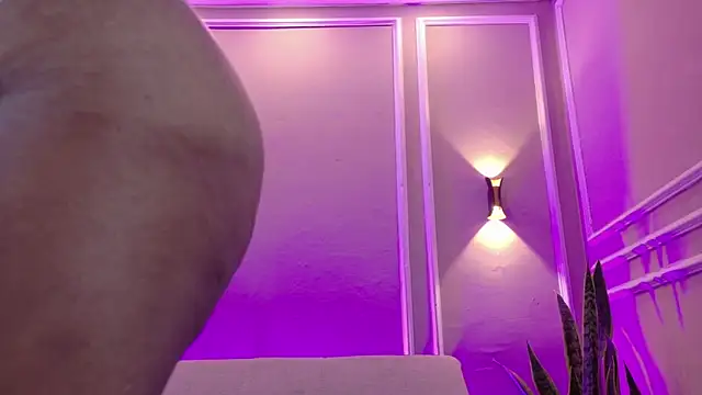 SuzyFox  online show from 8, 4, 2026