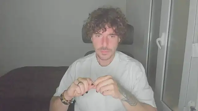 Snapshot of joaquin420_hot chatting on 14, 2, 2026 joaquin420 hot online show from 14, 2, 2026