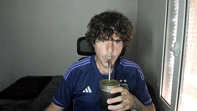Snapshot of joaquin420_hot chatting on 29, 4, 2026 joaquin420 hot online show from 29, 4, 2026