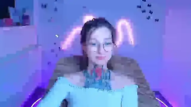 Esmi Winter online show from 25, 3, 2026