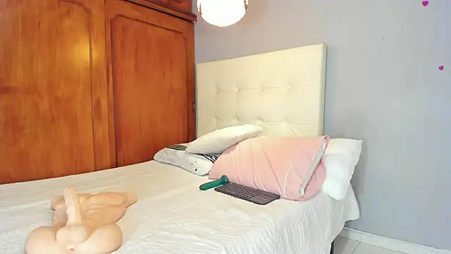 Britanny W online show from 15, 3, 2026