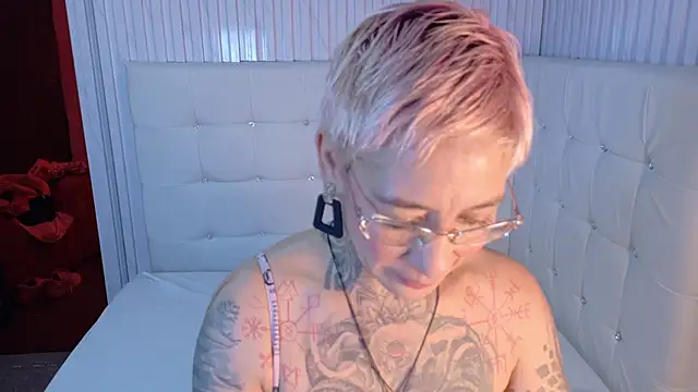 Snapshot of Everlyn_sexx chatting on 1, 3, 2026 Everlyn sexx online show from 1, 3, 2026