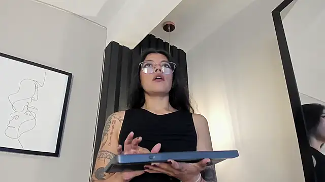 Lanadelrey 1 online show from 9, 4, 2026