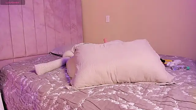 Ashley Beaomunt online show from 1, 4, 2026