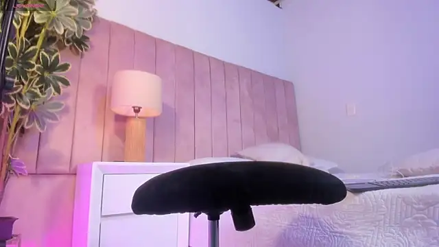 Ashley Beaomunt online show from 24, 5, 2026