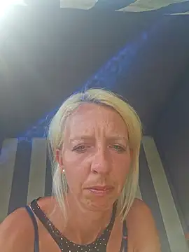 PinkladyCora online show from 13, 7, 2026