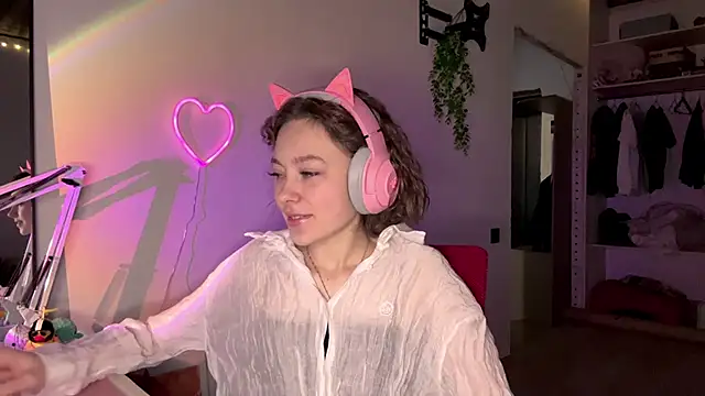 Snapshot of SlunkRear chatting on 17, 2, 2026 SlunkRear online show from 17, 2, 2026