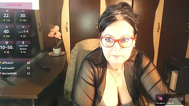 Snapshot of exiMIlf chatting on 11, 5, 2026 exiMIlf online show from 11, 5, 2026