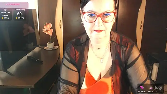 Snapshot of exiMIlf chatting on 13, 5, 2026 exiMIlf online show from 13, 5, 2026