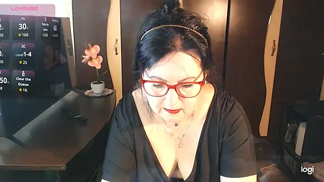 Snapshot of exiMIlf chatting on 18, 5, 2026 exiMIlf online show from 18, 5, 2026