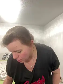 Laura-Loveyou online show from 3, 3, 2026