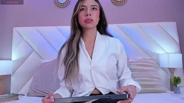 Snapshot of ValeryGomezz chatting on 23, 4, 2026 ValeryGomezz online show from 23, 4, 2026