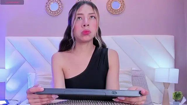 Snapshot of ValeryGomezz chatting on 27, 4, 2026 ValeryGomezz online show from 27, 4, 2026