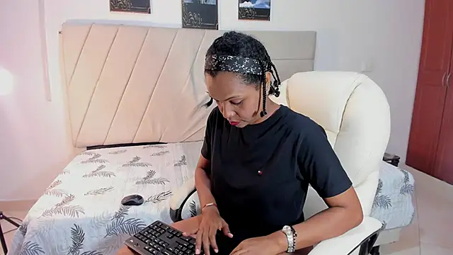 samaraa smith1 online show from 15, 4, 2026