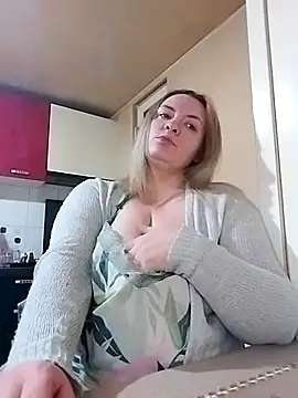 Snapshot of HotStepmommy4 chatting on 11, 2, 2026 HotStepmommy4 online show from 11, 2, 2026