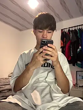 Snapshot of Gatito_gg chatting on 4, 3, 2026 Gatito gg online show from 4, 3, 2026