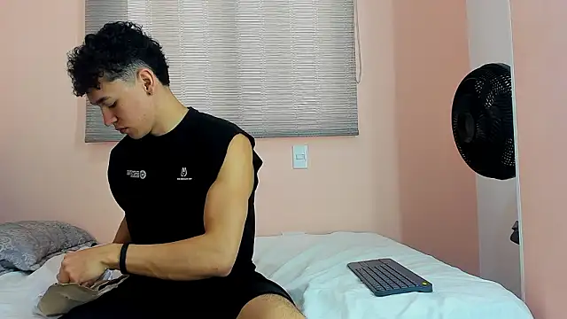 Snapshot of Muscle__Myke chatting on 3, 3, 2026 Muscle Myke online show from 3, 3, 2026