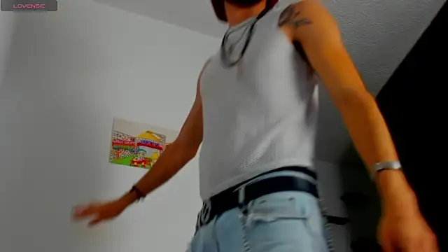 LovexJuxn8 online show from 11, 2, 2026