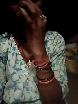 Snapshot of Desi_Couple_P chatting on 5, 5, 2026 Desi Couple P online show from 5, 5, 2026