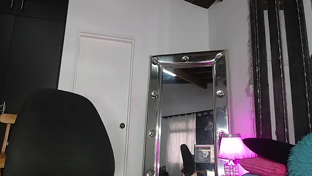 Snapshot of mailyn_gold chatting on 25, 5, 2026 mailyn gold online show from 25, 5, 2026