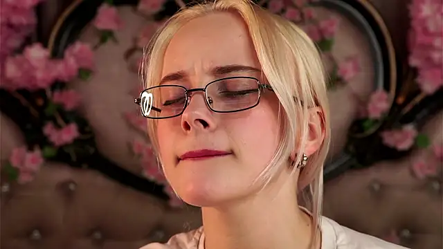 Snapshot of KirstinMcgeady chatting on 21, 3, 2026 KirstinMcgeady online show from 21, 3, 2026