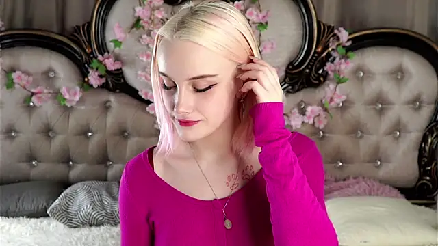 Snapshot of KirstinMcgeady chatting on 4, 4, 2026 KirstinMcgeady online show from 4, 4, 2026